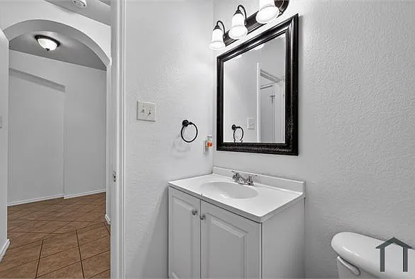 1009 Youkum Ct — Photo 9