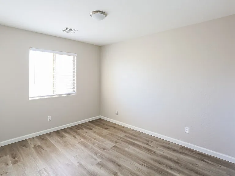 5182 W Vista Ave — Photo 14