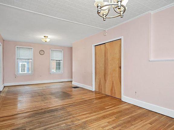 5th image of 10 Essex St