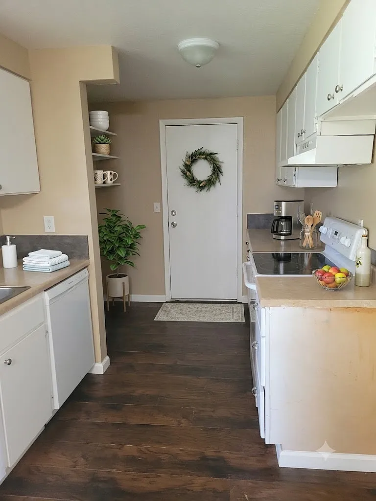3 bed, 1208 sqft, $1,895 — Photo 3