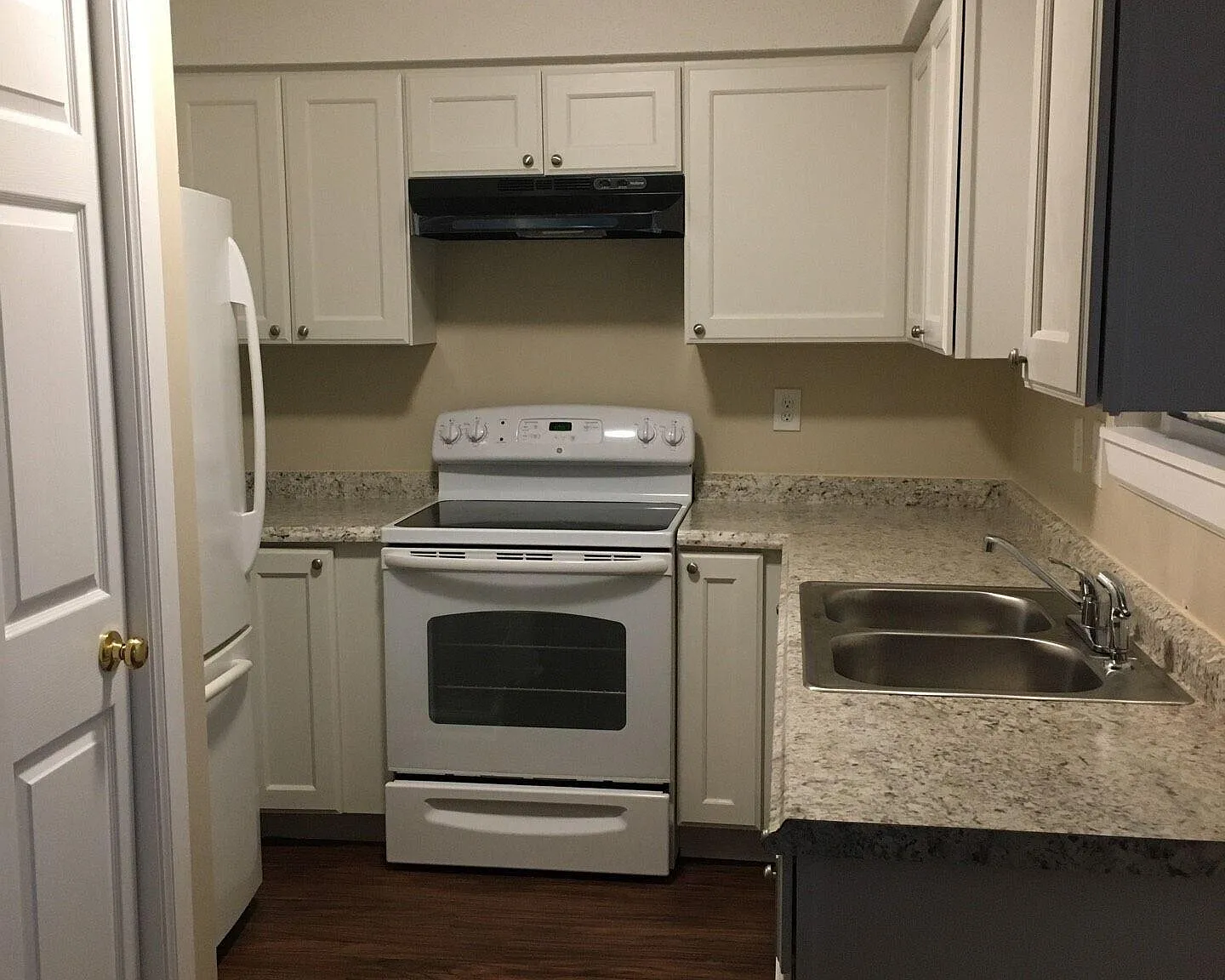 2 bed, 1.5 bath, 1100 sqft, $1,025 — Photo 4
