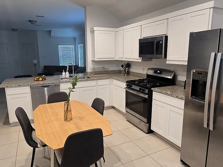 Robins Wood Dr — Photo 8