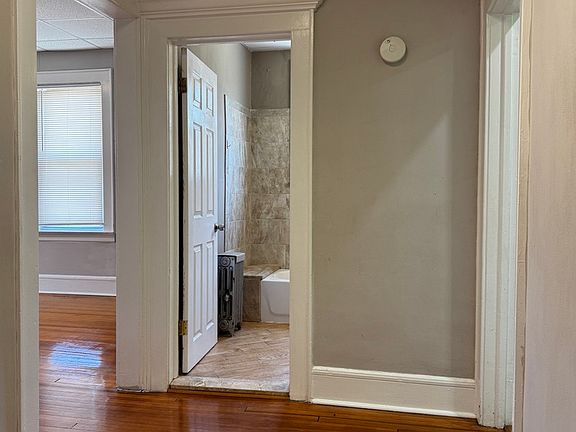 3rd image of 415 W Elm St #5