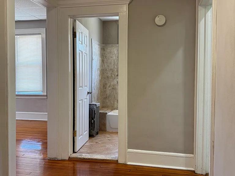 415 W Elm St #5 — Photo 3