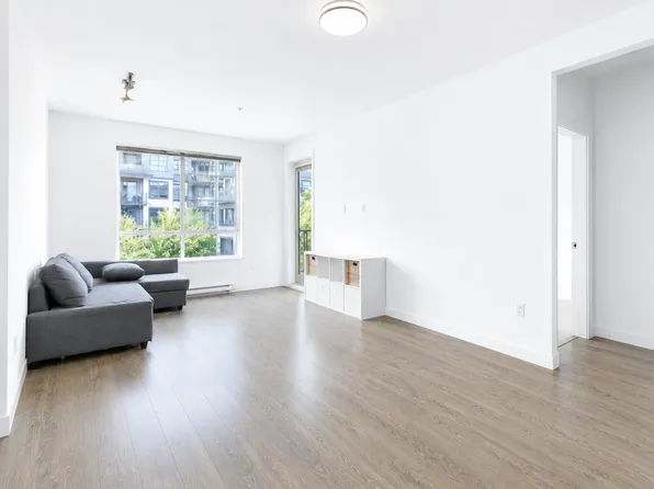 608 Como Lake Ave #309, Coquitlam, BC V3J 0B2