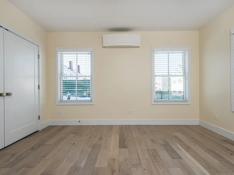 52 Wilmot St #1R — Photo 8