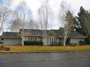 2050 NW Pinehurst Dr, McMinnville, OR 97128