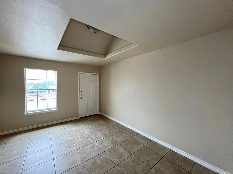 3208 Gustavus St — Photo 8