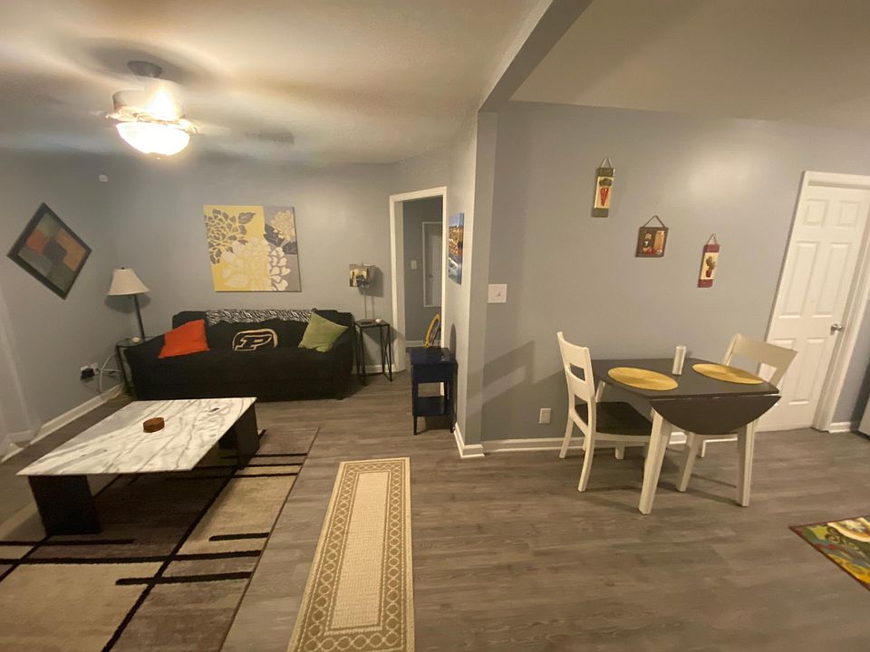 1st image of 3529 Caroline Ave