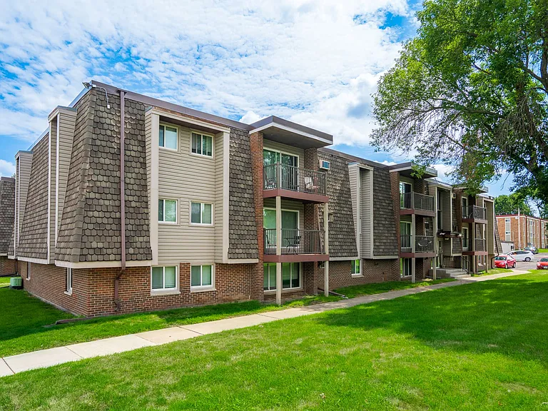 Pinehurst Apartments — Photo 11