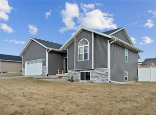 6727 Ohio St SW, Cedar Rapids, IA 52404