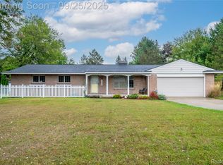 11548 Farmhill Dr, Fenton, MI