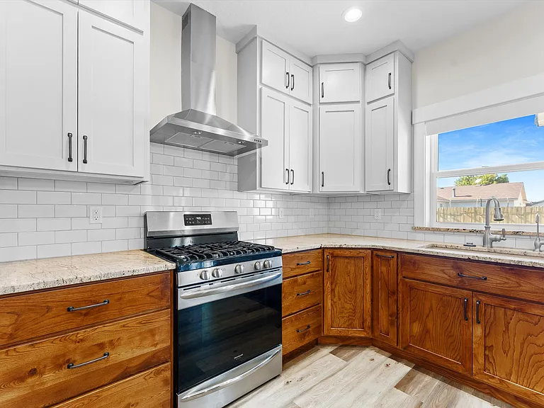 1065 SW Camille Dr — Photo 12
