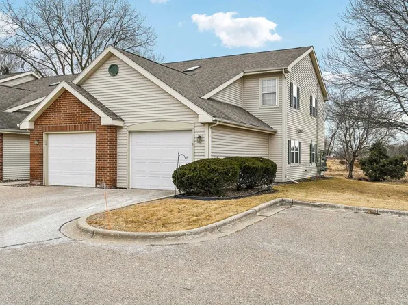 859 Park St APT 102, Oregon, WI 53575