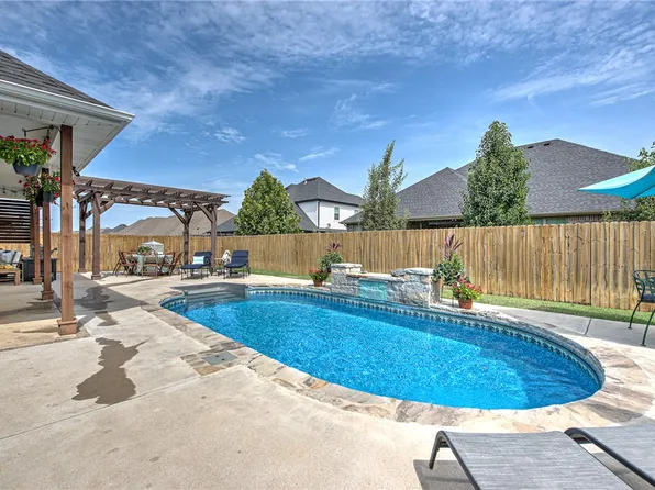 1400 Blue Moon Rd, Centerton, AR 72719