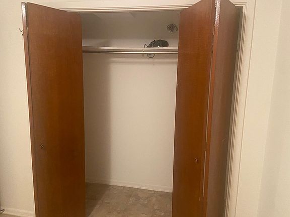 5th image of 734 Barchester Dr