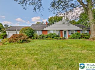 3325 Oxford Cir S, Allentown, PA 18104