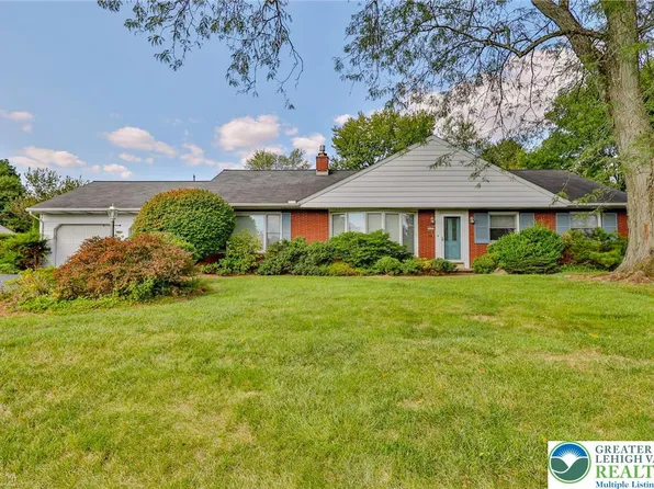 3325 Oxford Cir S, Allentown, PA 18104
