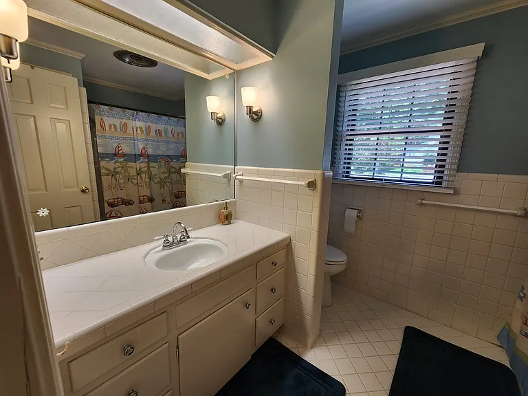 425 E Seneca St — Photo 31