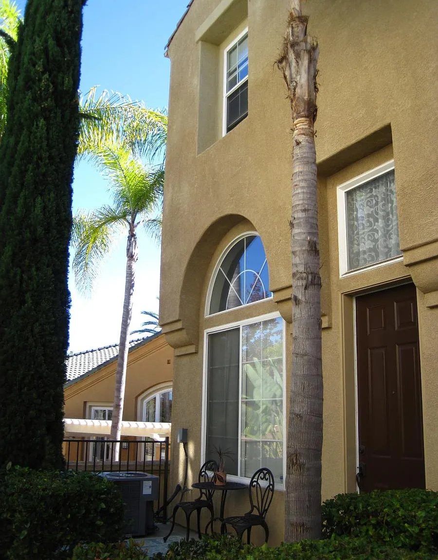 2 bed, 2.5 bath, 1202 sqft, $3,650 — Photo 2