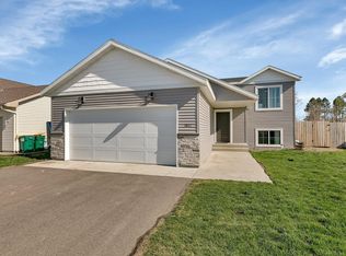 1801 Maple Leaf Ln, Litchfield, MN 55355