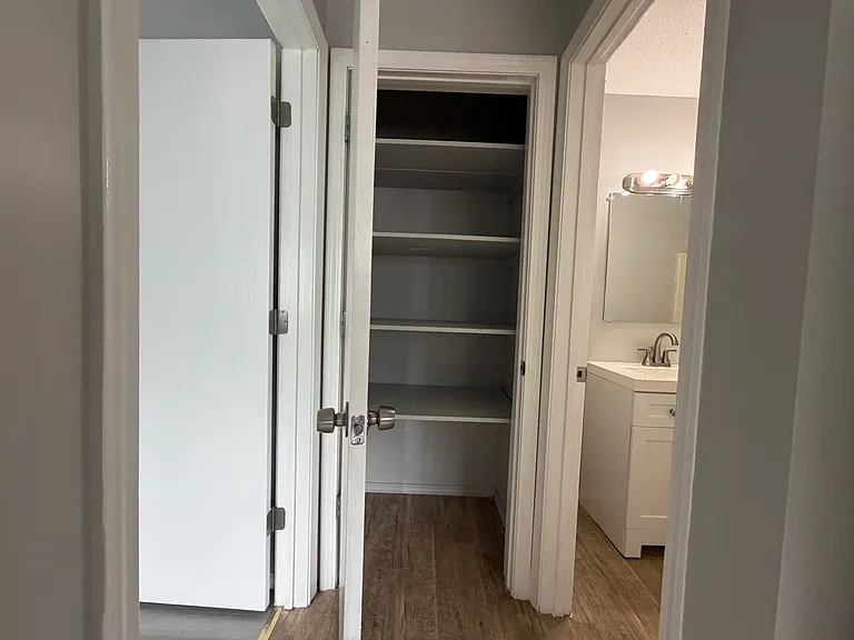 15 Judith Ln #2D — Photo 4