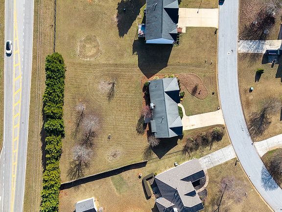 2nd image of 40 Bermuda Cir