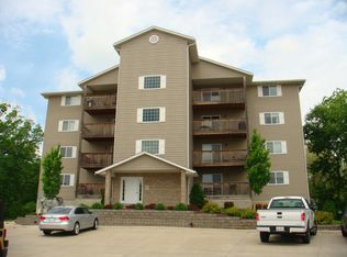 4092 Creek Hill Dr, Bettendorf, IA 52722