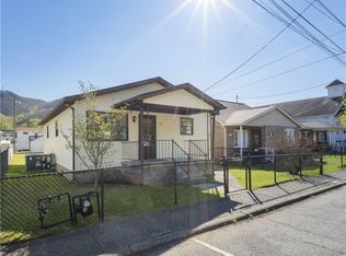 208 5th Ave, Glasgow, WV