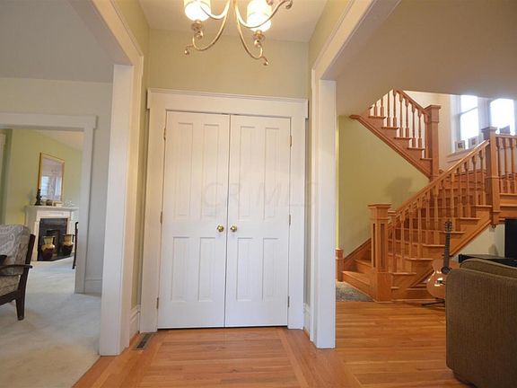 Entry / Foyer