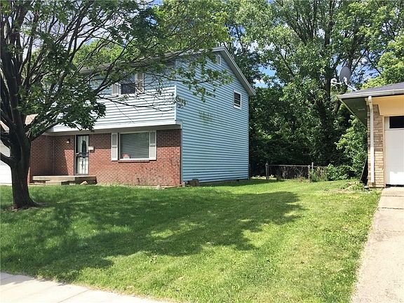 Side of house gate into back yard.