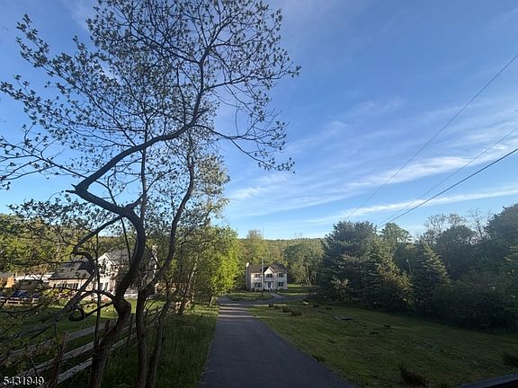 2nd image of 105A Russling Rd