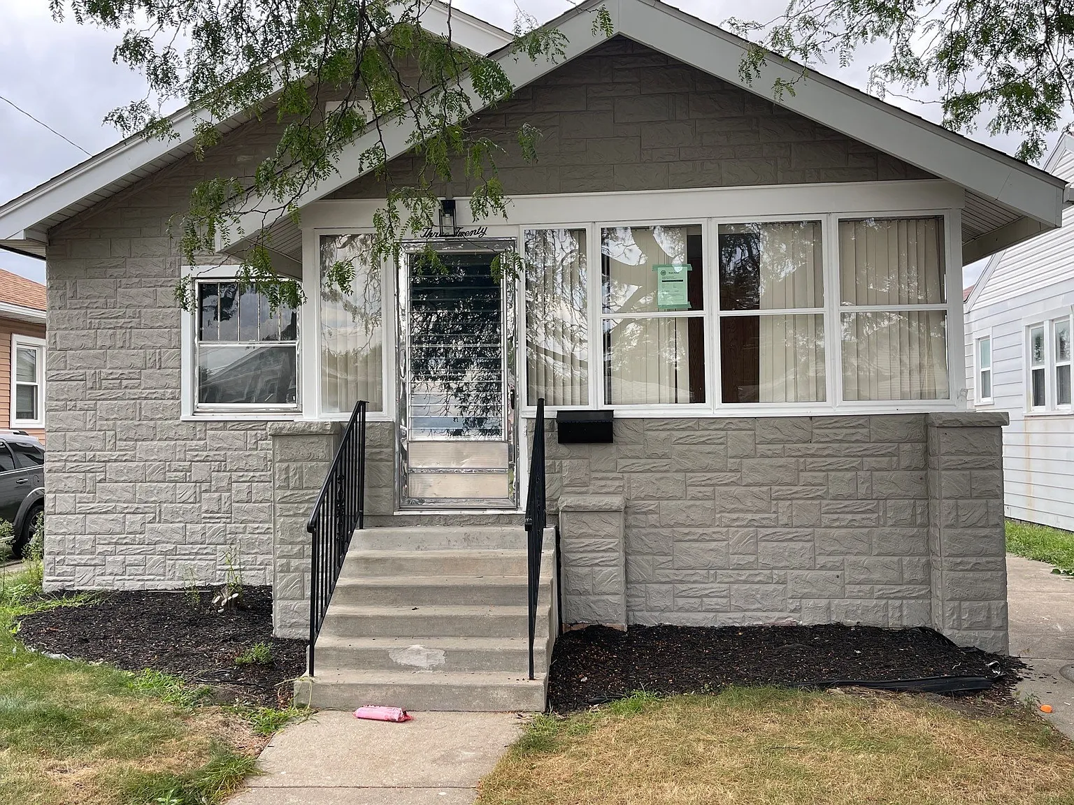 3 bed, 1008 sqft, $2,400 — Photo 1