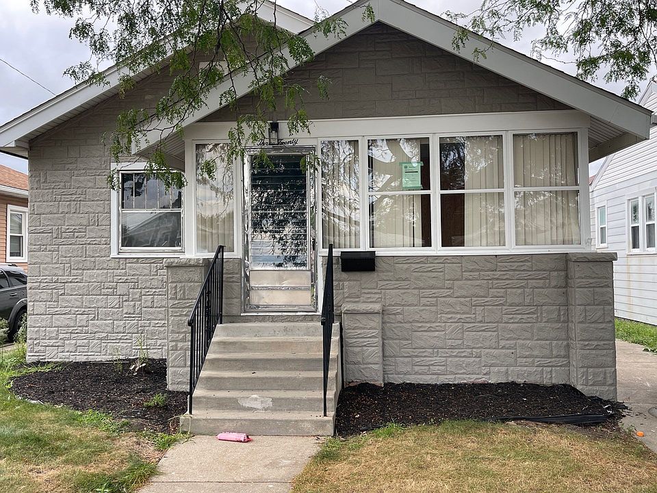 1st image of 320 Webb St