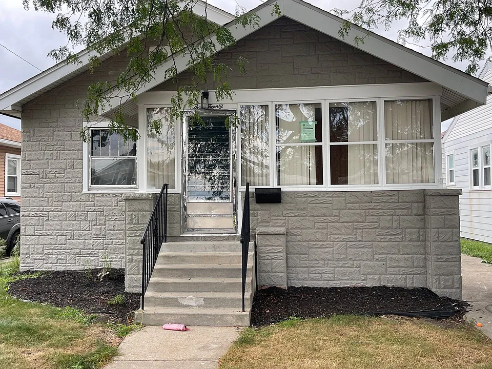 320 Webb St