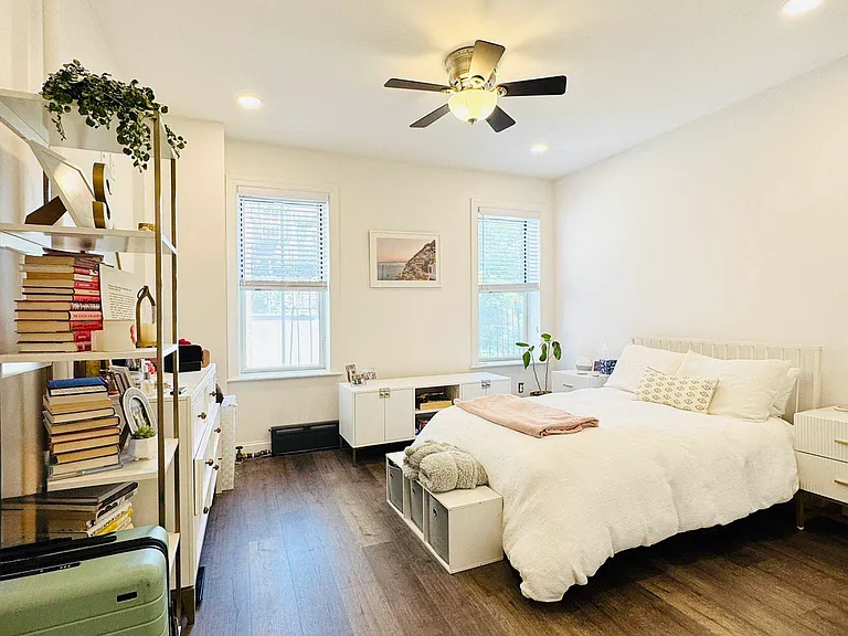 211 Smith St #2R — Photo 3