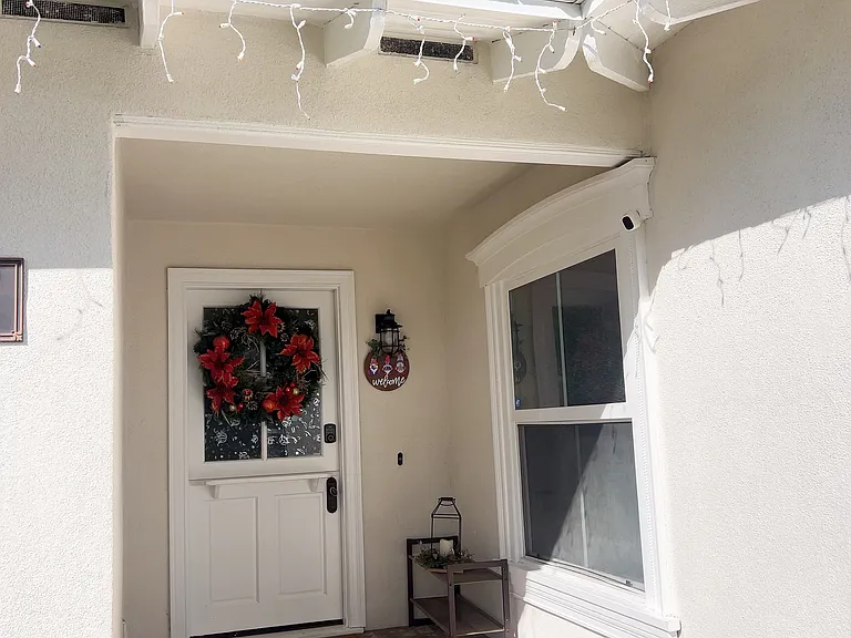 1601 Victoria Dr — Photo 3
