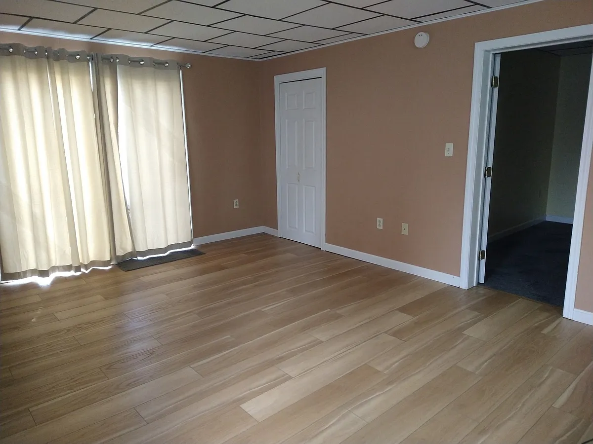 Building Photo - 2 Hemlock St #5