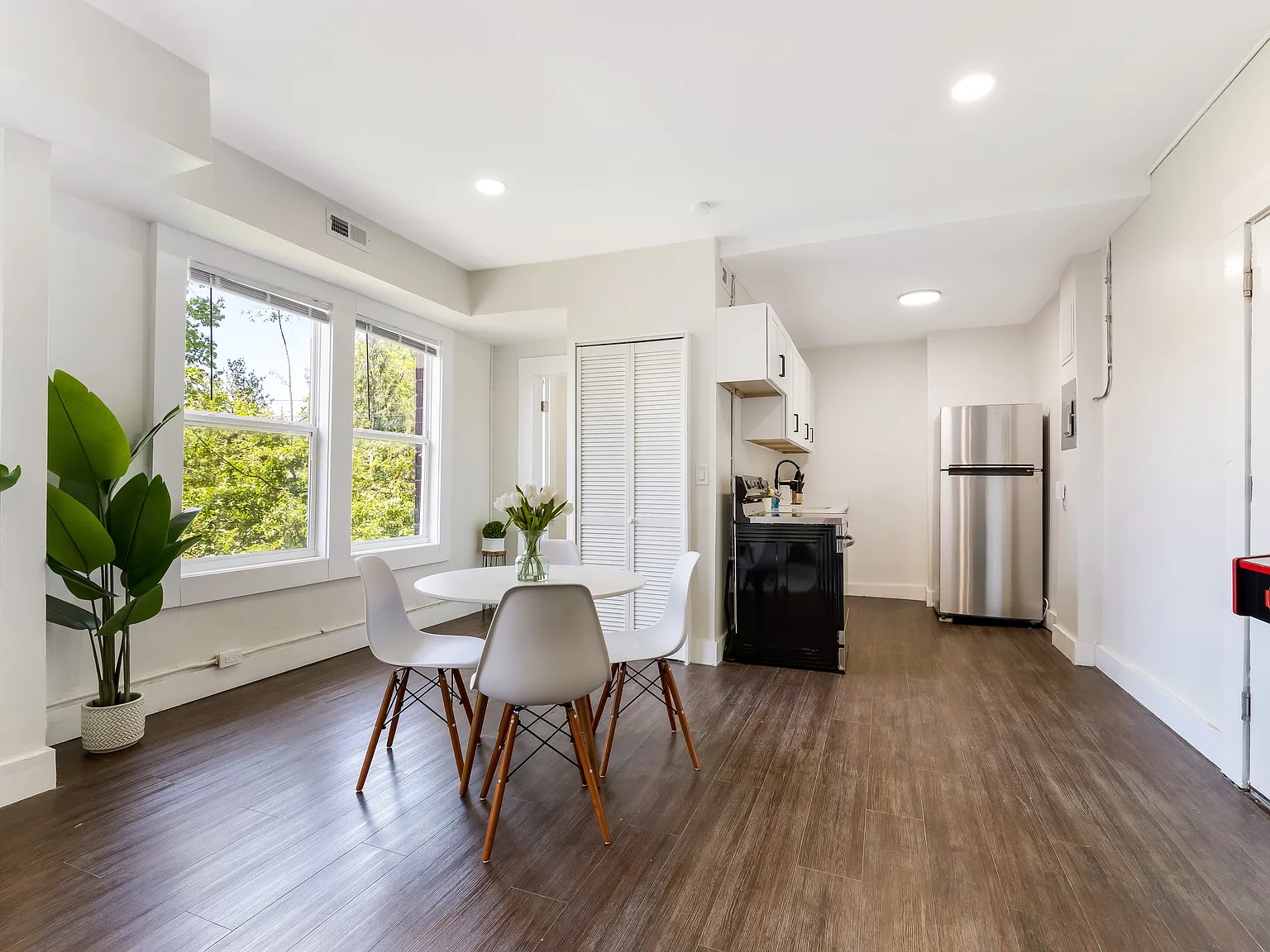 3 bed, 1300 sqft, $1,295 — Photo 4