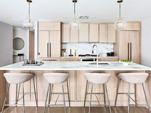 5th image of 350 W 71st St #5B