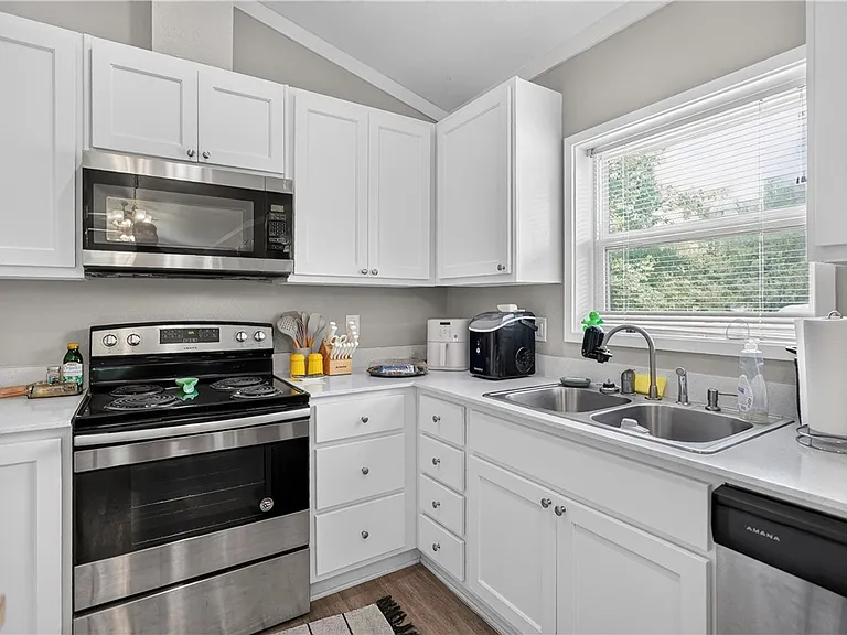 5416 Raymond Stotzer Pkwy — Photo 6