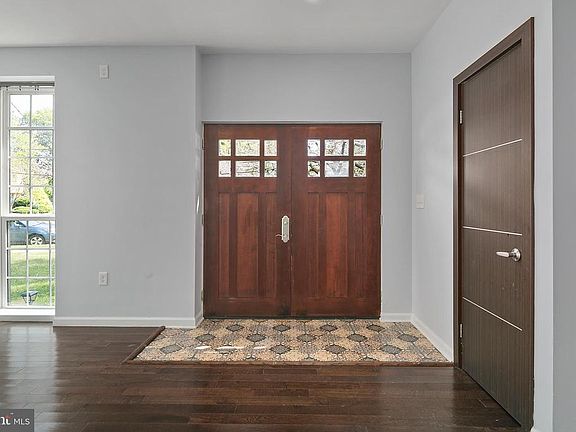 4th image of 305 Lorraine Dr