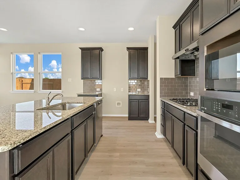 235 Trailside Ln — Photo 4