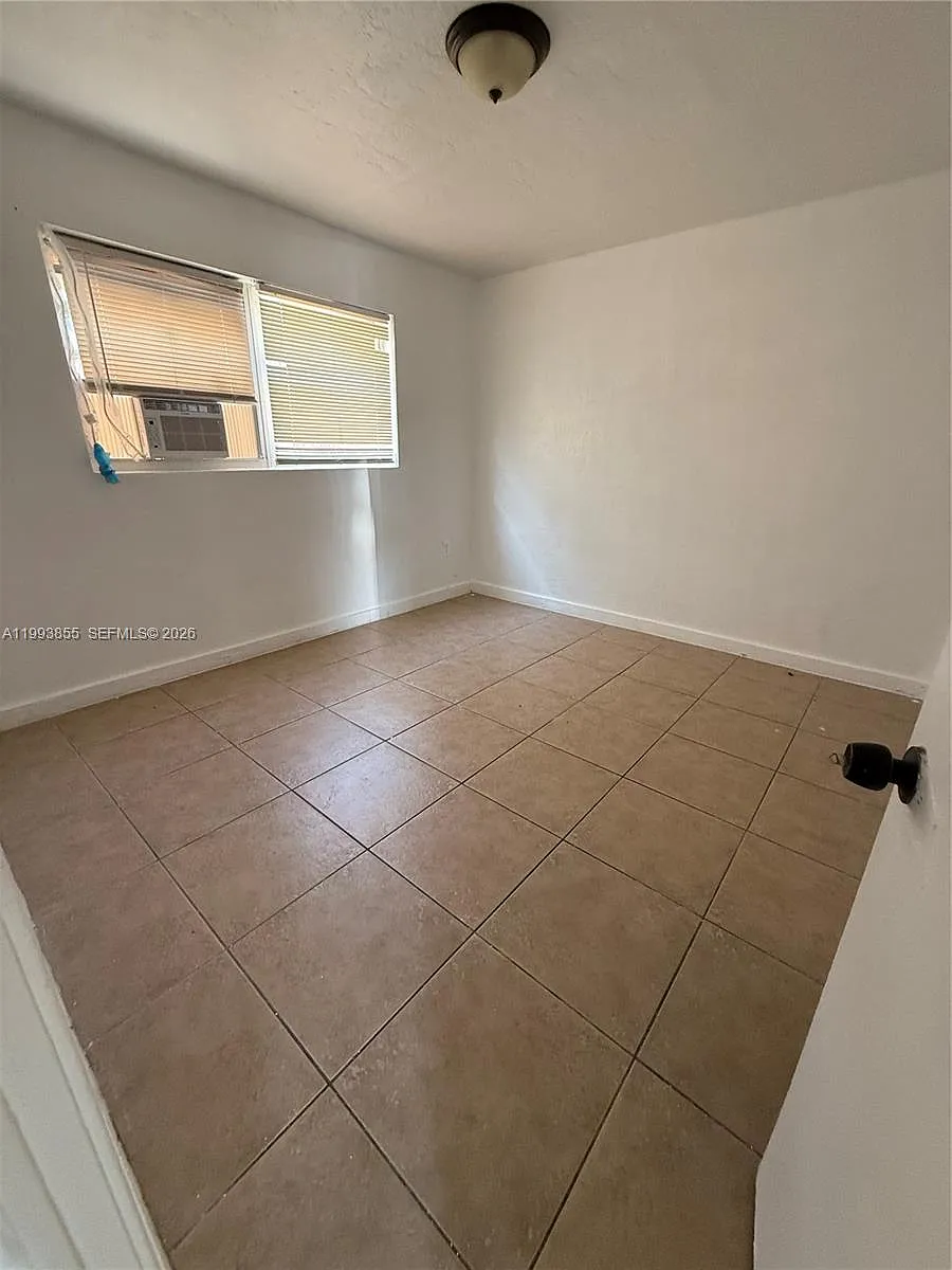 Building Photo - 1306 NW 61st St #5