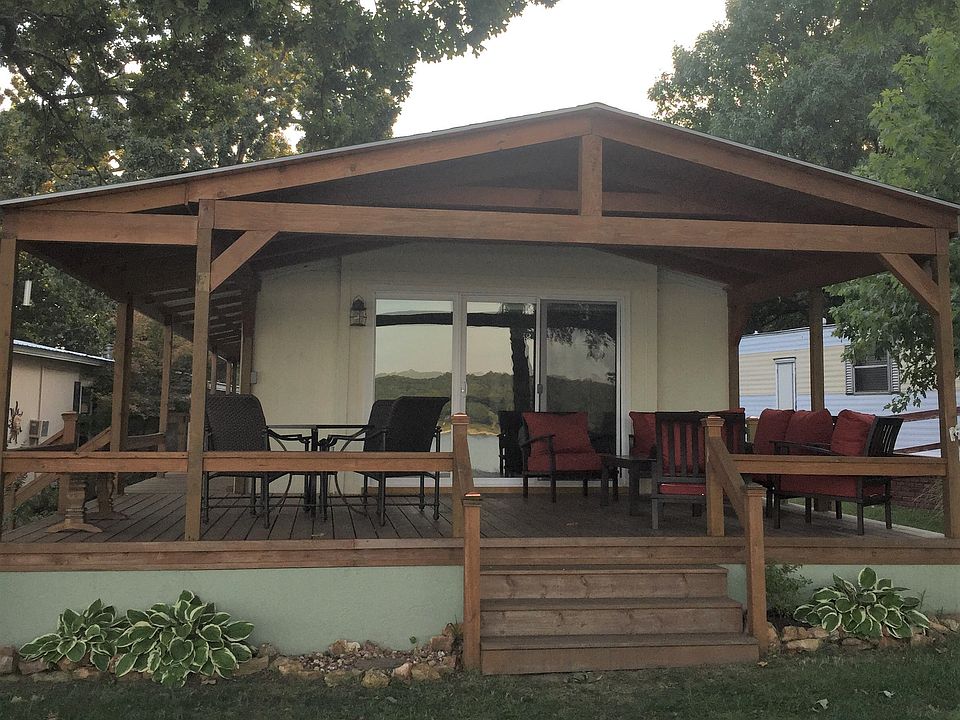 Front view looking lakefront