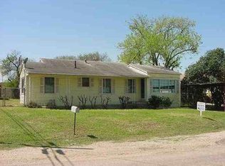 1212 Waltom Ave, Jourdanton, TX 78026