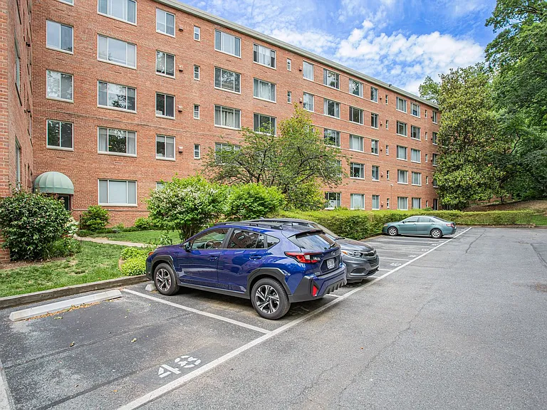4100 W St NW #209 — Photo 32