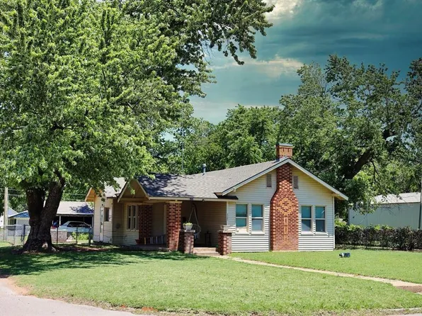 1323 W 2nd St, Elk City, OK 73644