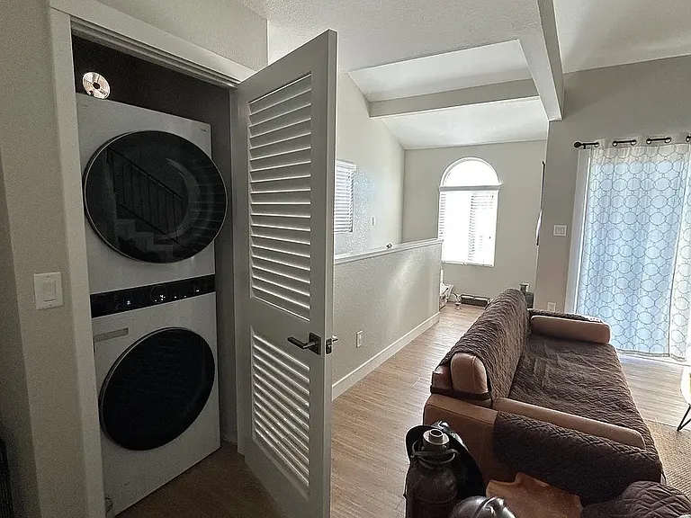 2905 E Vista St #B — Photo 8