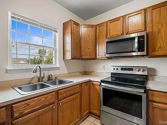 17200 Addington Dr — Photo 33